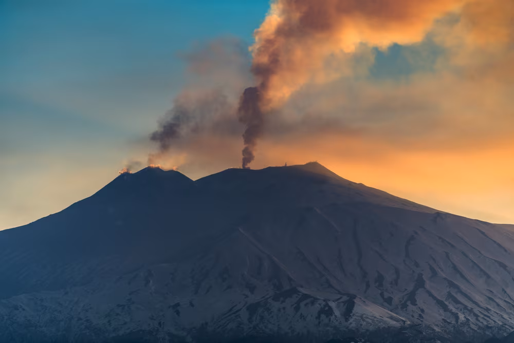 Vulcani siciliani: dalle Isole Eolie all'Etna